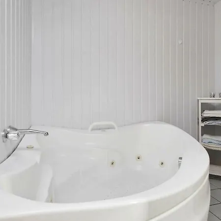 6 Person Holiday In Harbo Re *